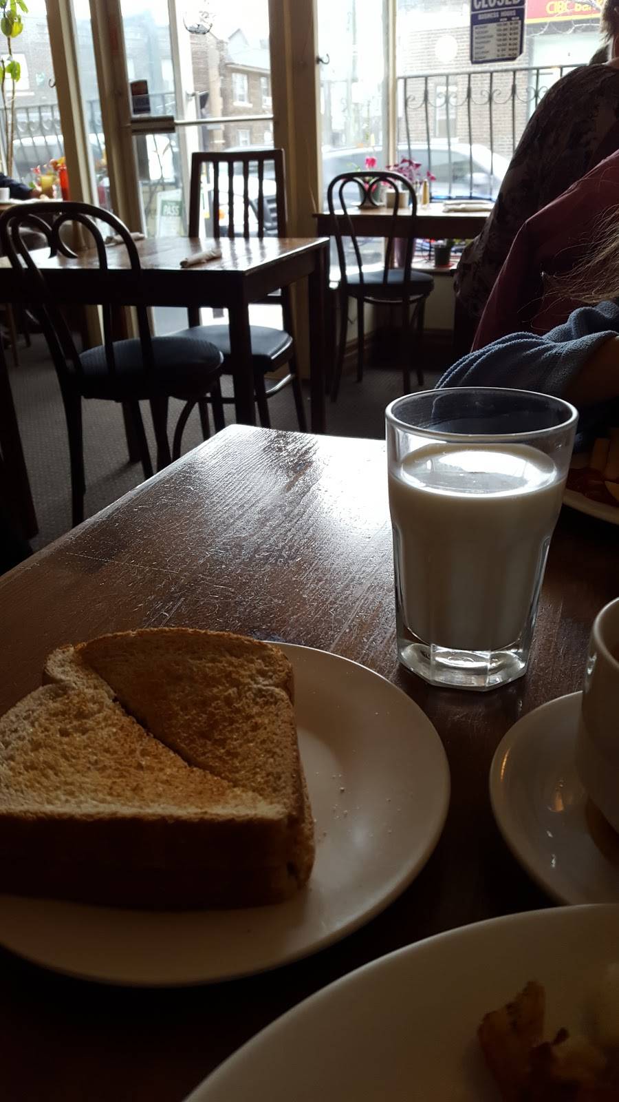 Kings Diner | restaurant | 906 Kingston Rd, Toronto, ON M4E 1S5, Canada | 6473493016 OR +1 647-349-3016