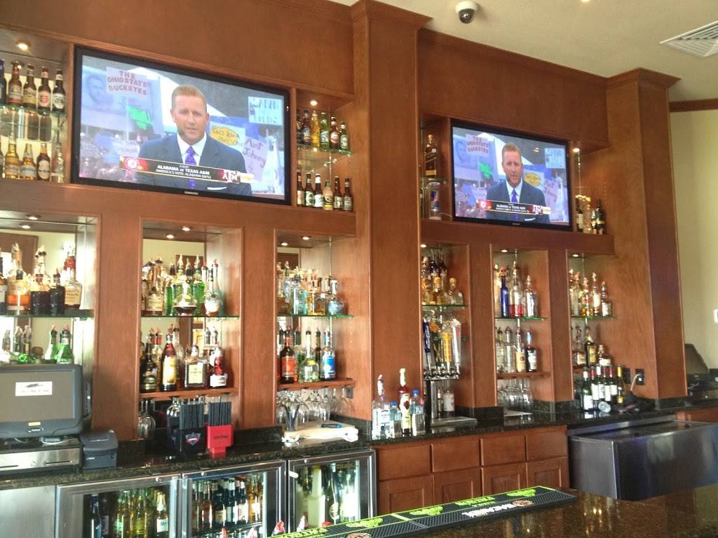 Lews Patio & Grill - Floresville | restaurant | 1642, 101 Club Dr, Floresville, TX 78114, USA | 8303932811 OR +1 830-393-2811