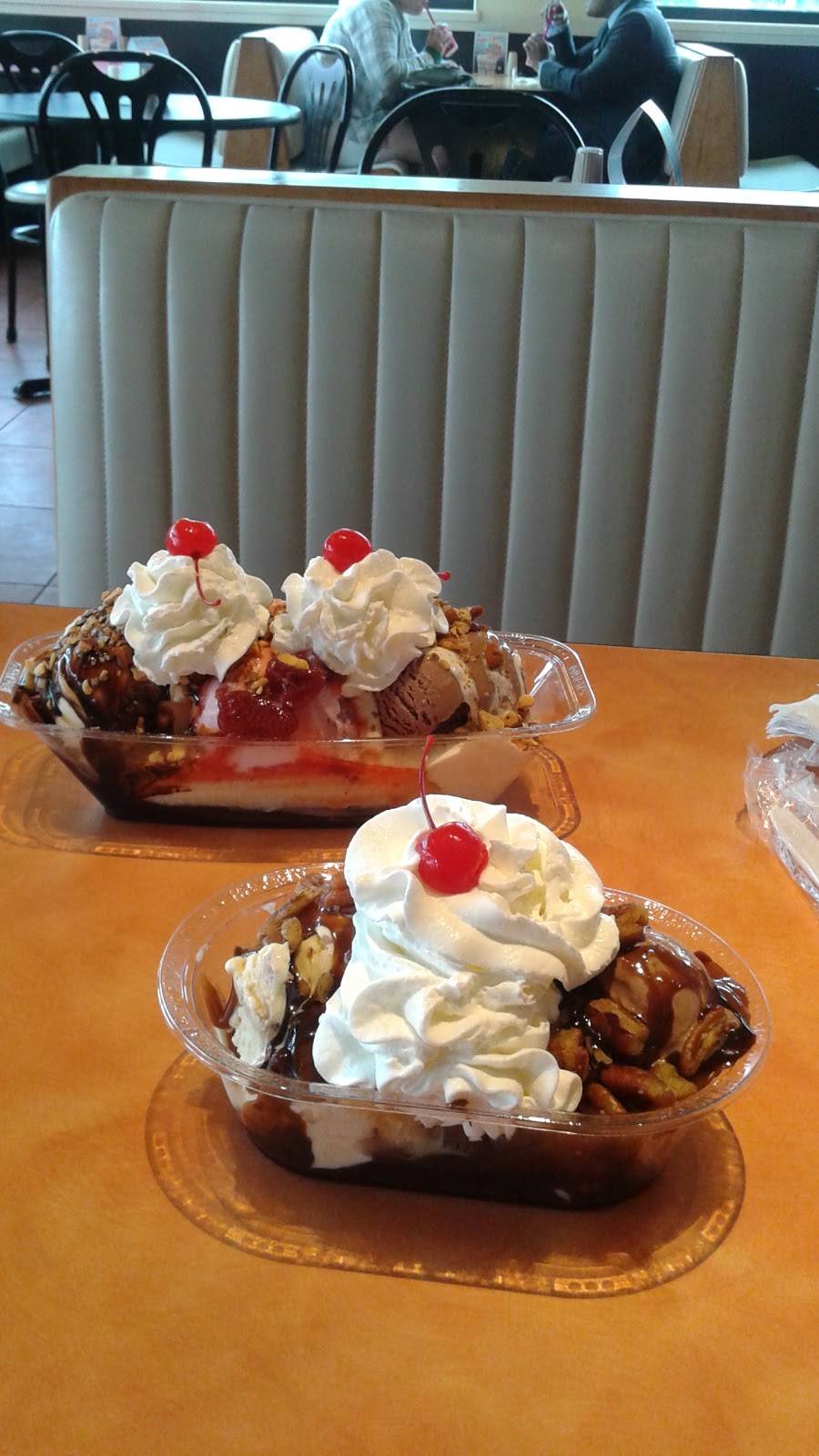 Braums Ice Cream & Burger Restaurant | restaurant | 800 E Lindsey St, Norman, OK 73071, USA | 4053601025 OR +1 405-360-1025