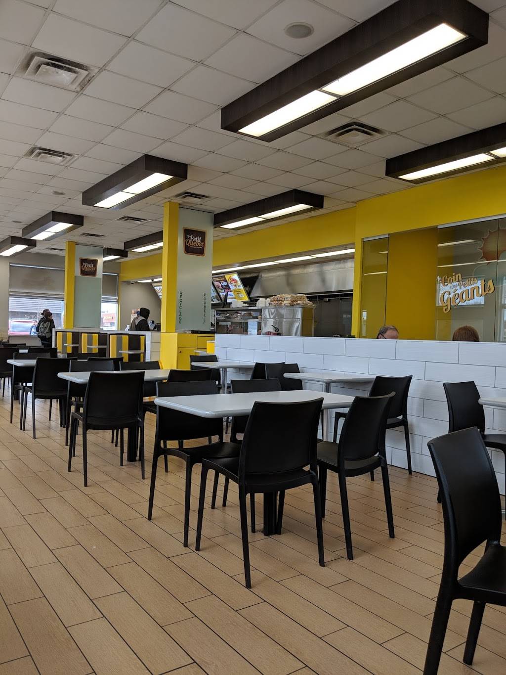 Le Petit Québec | restaurant | 2090 Boulevard Saint-Joseph, Drummondville, QC J2B 5L4, Canada | 8194782444 OR +1 819-478-2444