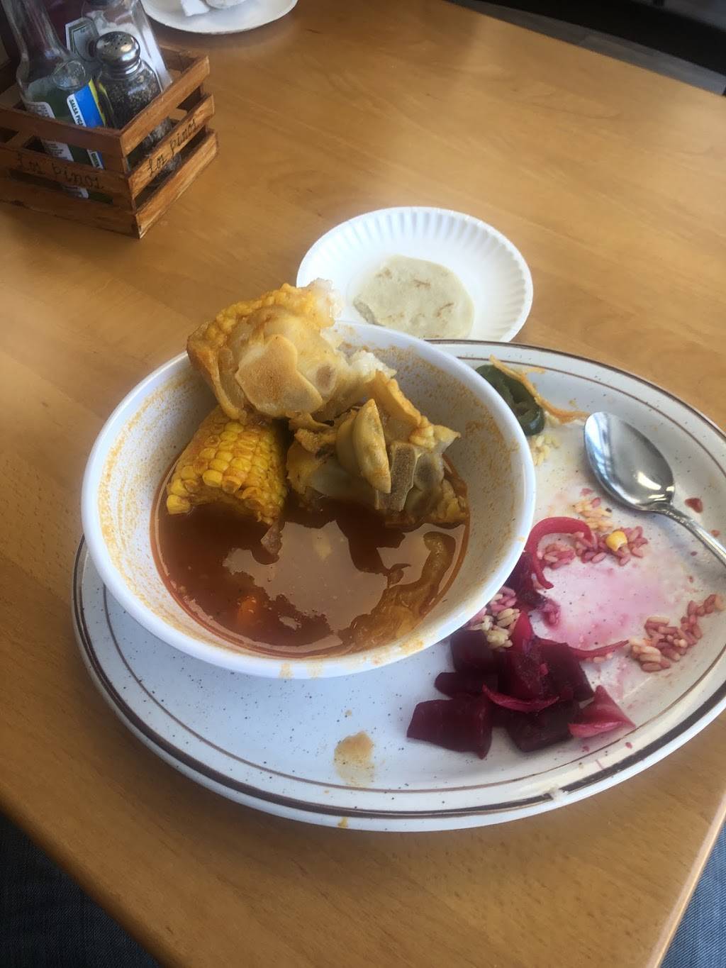 Los Pinos Mexican & Salvadorean Restaurant | restaurant | 183 Concord St, Framingham, MA 01702, USA | 5082029230 OR +1 508-202-9230