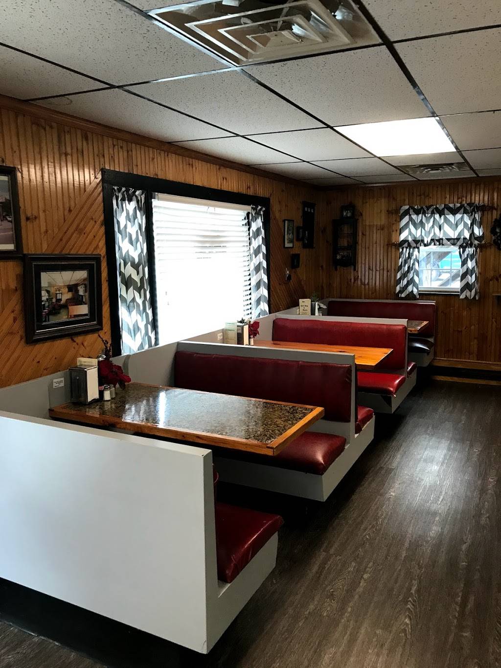 Mr Hot Dog | restaurant | 807 Pleasantview Blvd, Bellefonte, PA 16823, USA | 8143557860 OR +1 814-355-7860