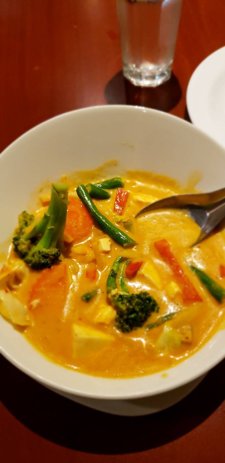 Moms Thai House | restaurant | 439 N Main St, Manteca, CA 95336, USA | 2096657890 OR +1 209-665-7890