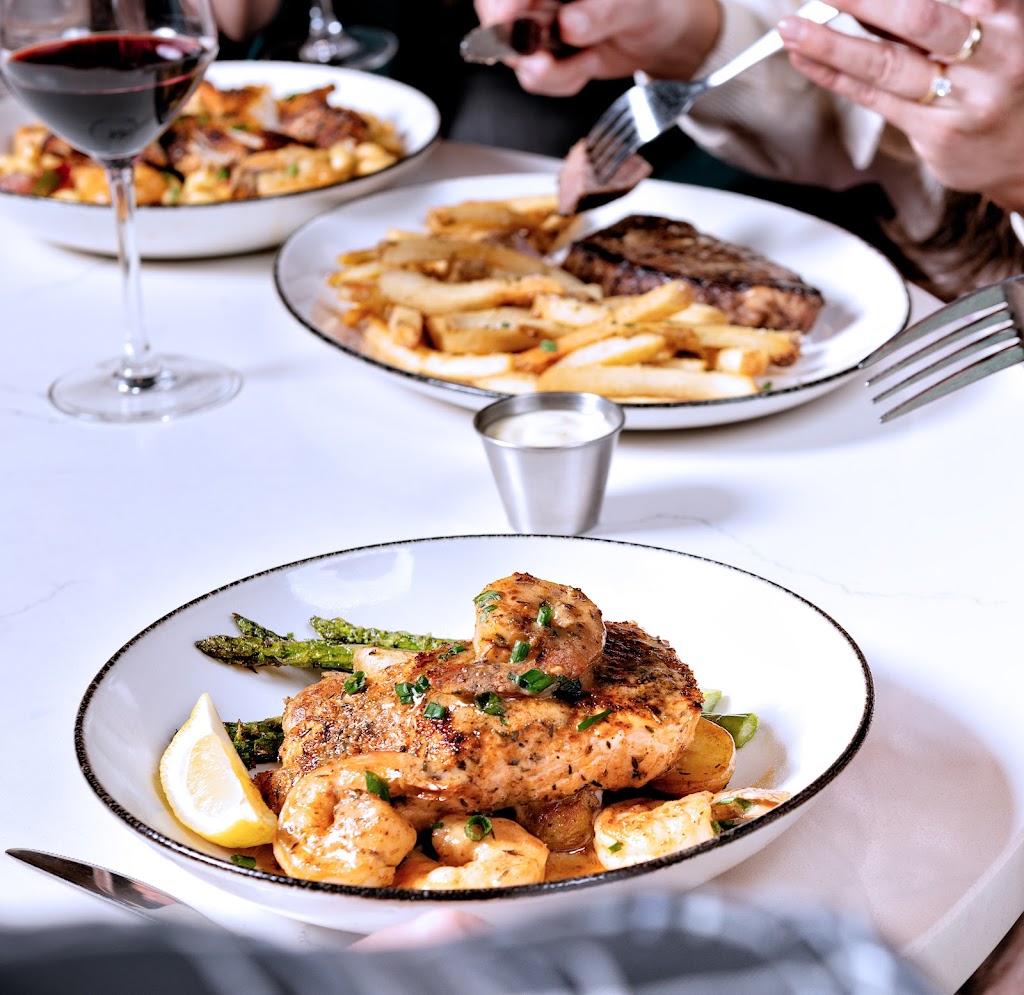 Bar Louie - Naperville | restaurant | 2835 Showplace Dr Suite 139, Naperville, IL 60564, USA | 3314442050 OR +1 331-444-2050