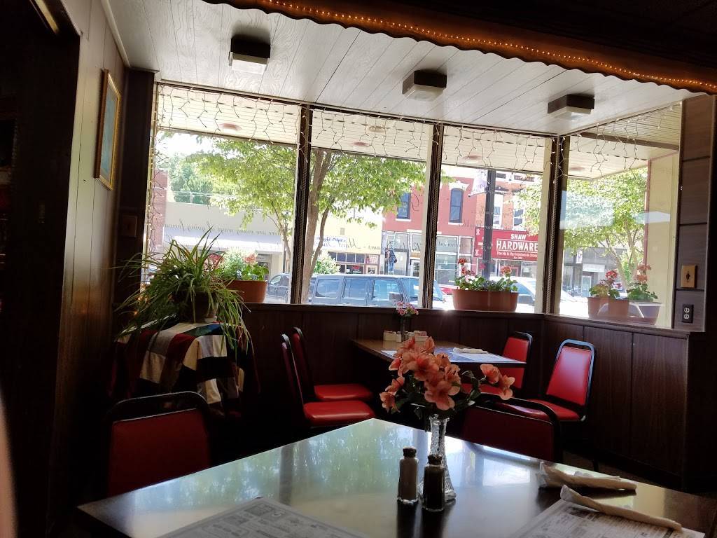 Moms Cafe & Catering | restaurant | 422 Main St, Plattsmouth, NE 68048, USA | 4022963000 OR +1 402-296-3000