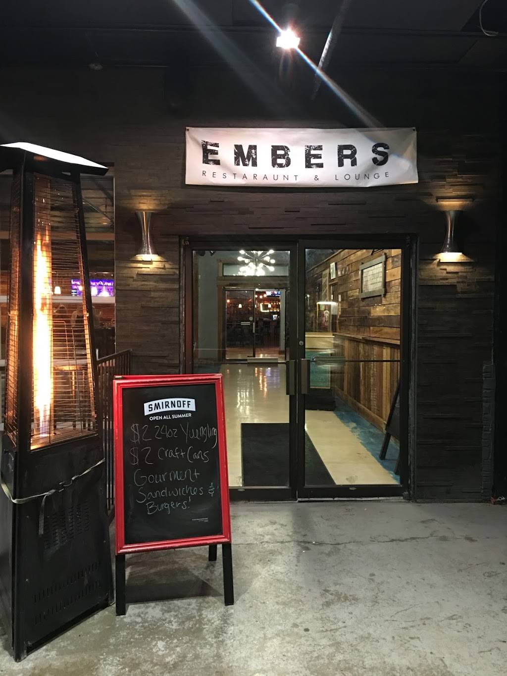 Embers Restaurant & Lounge | restaurant | 467 Chestnut St, Morgantown, WV 26505, USA | 3042125553 OR +1 304-212-5553