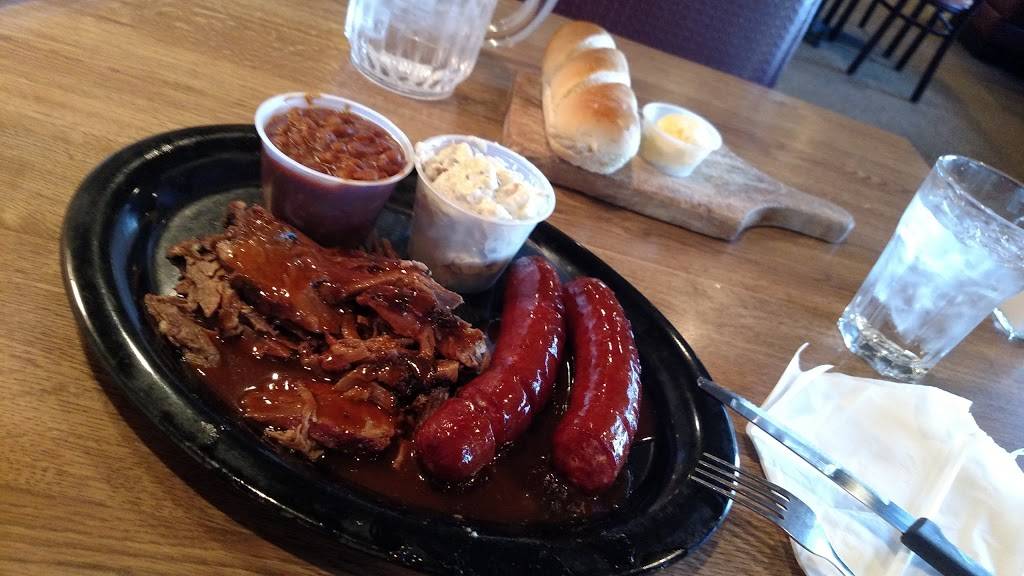 Neils Barbeque & Grill | restaurant | 470 Mall Blvd A, Dyersburg, TN 38024, USA | 7312852628 OR +1 731-285-2628