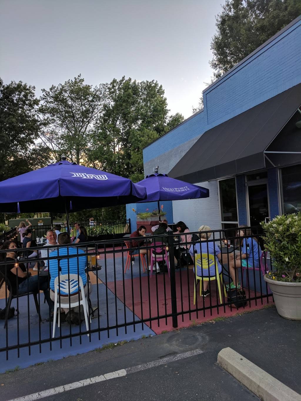 Blue Rock Pizza And Tap | restaurant | 1529 N Main St, High Point, NC 27262, USA | 3368892583 OR +1 336-889-2583