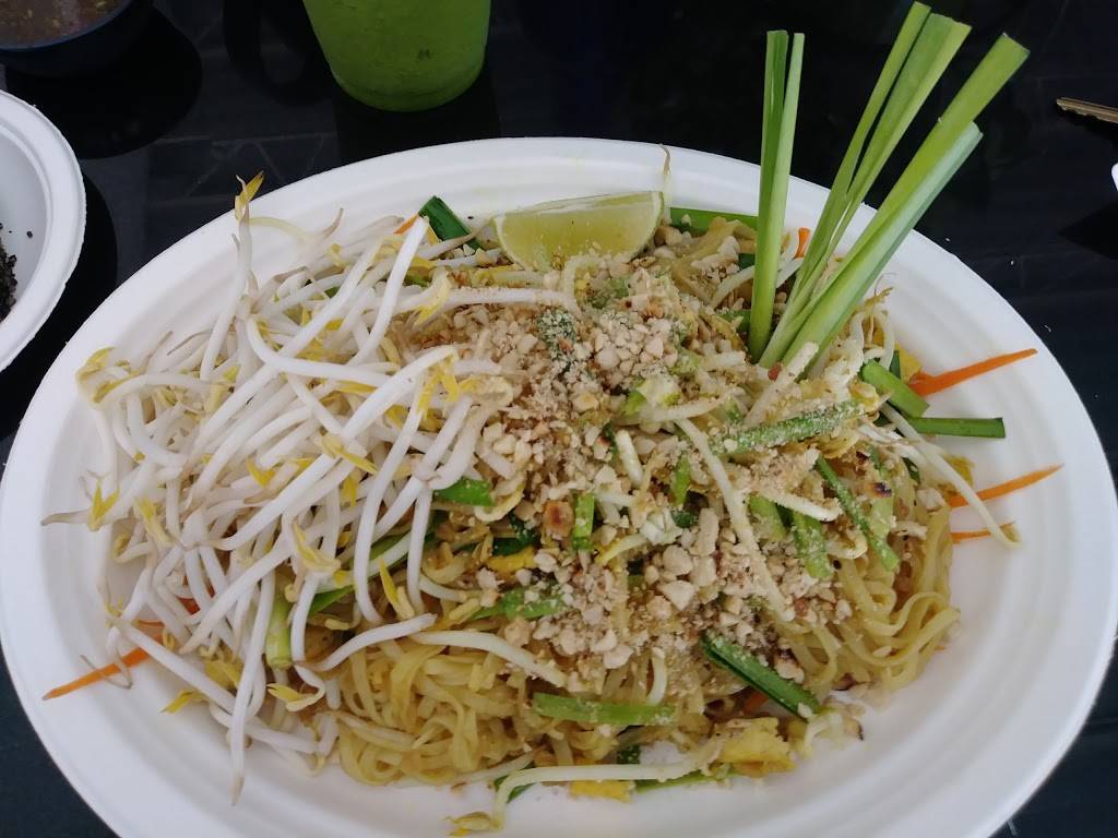 Screaming Carrots | restaurant | 826 W Hallandale Beach Blvd, Hallandale Beach, FL 33009, USA | 7544009614 OR +1 754-400-9614