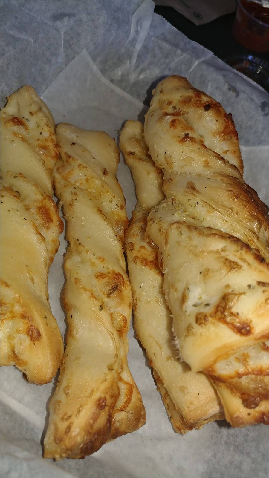 Round Table Pizza | meal delivery | 1515 Mitchell Rd, Ceres, CA 95307, USA | 2095411177 OR +1 209-541-1177