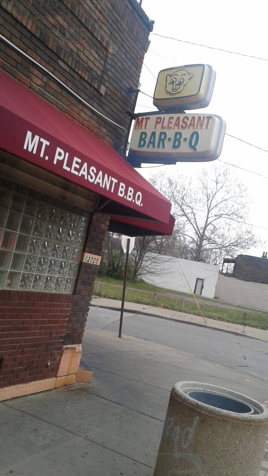 Mt Pleasant Bar-B-Q | restaurant | 12725 Kinsman Rd, Cleveland, OH 44120, USA | 2165618722 OR +1 216-561-8722