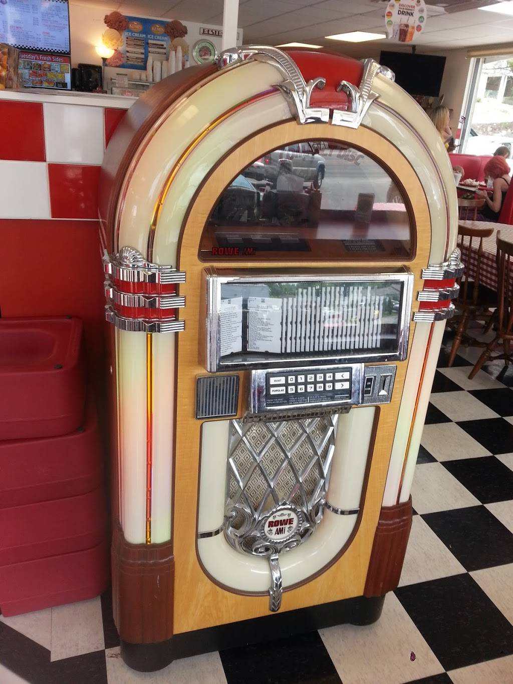 Holts Diner | restaurant | 356 Dinah Shore Blvd #1420, Winchester, TN 37398, USA | 9313135240 OR +1 931-313-5240