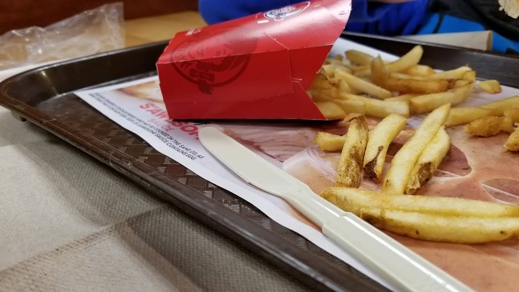 Wendys | restaurant | 220 NY-109, Farmingdale, NY 11735, USA | 6317774880 OR +1 631-777-4880