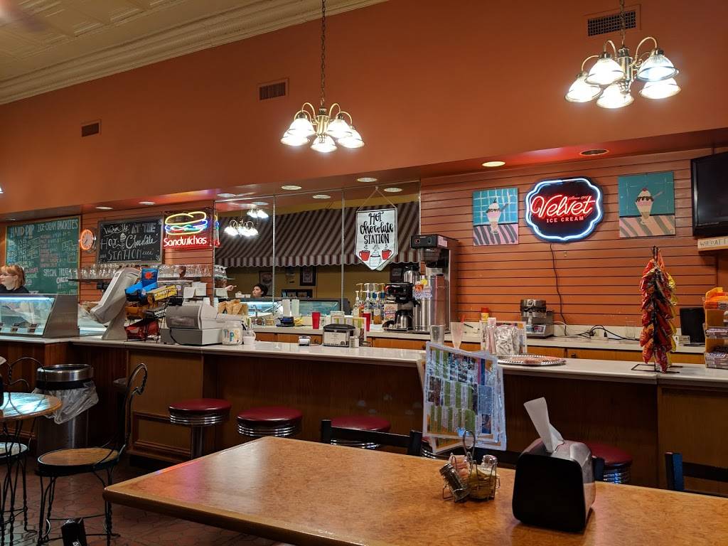 Alexanders On the Square | restaurant | 864 Logan St, Noblesville, IN 46060, USA | 3177739177 OR +1 317-773-9177