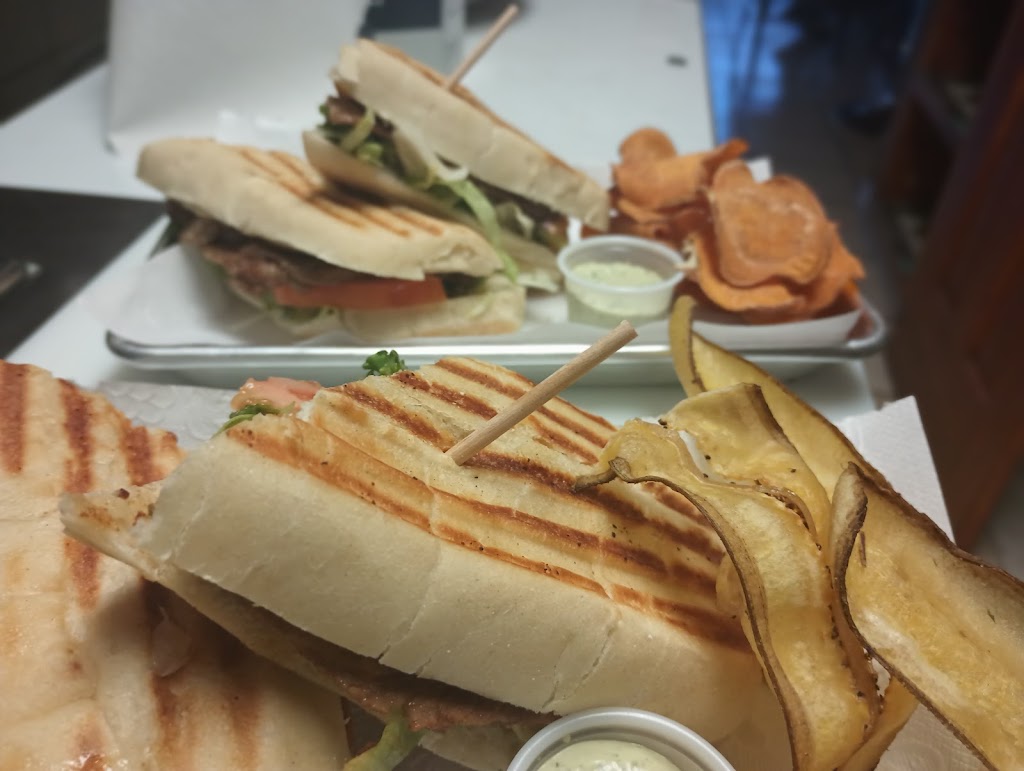 Qué bolà !cuban Café | restaurant | 5600 W Belmont Ave, Chicago, IL 60634, USA | 7737121217 OR +1 773-712-1217