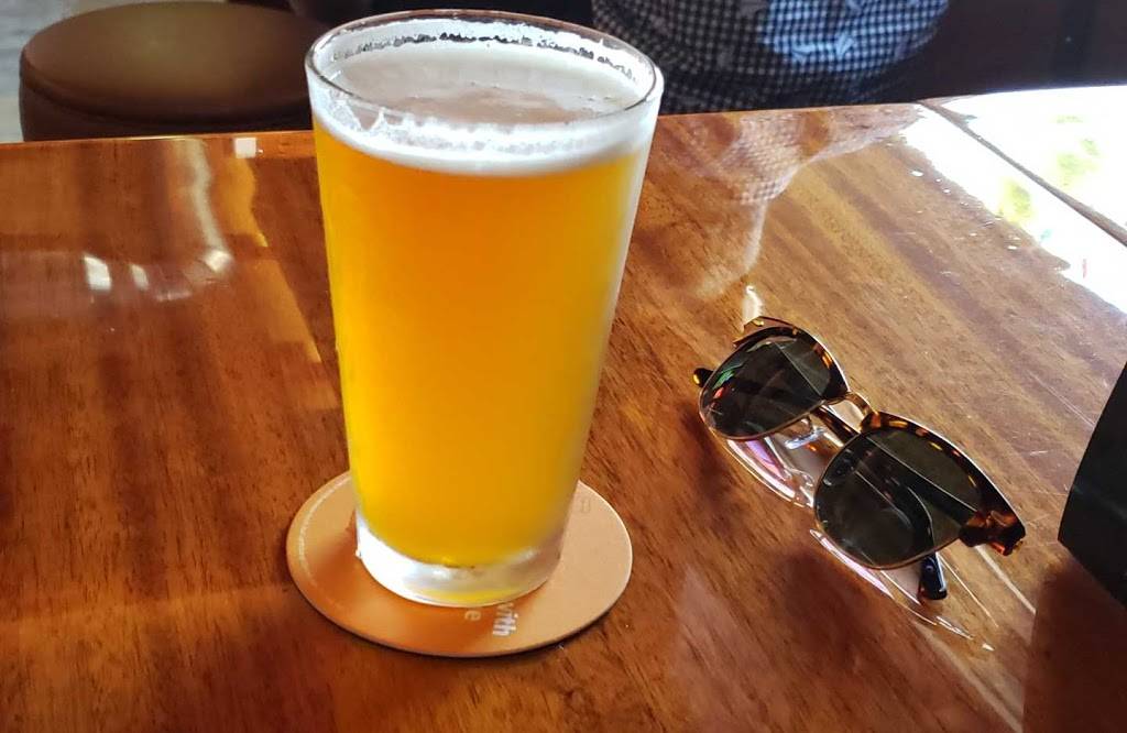 Quinns Pub & Grill | restaurant | 200 Nieto Ave suite a, Long Beach, CA 90803, USA | 5624342606 OR +1 562-434-2606