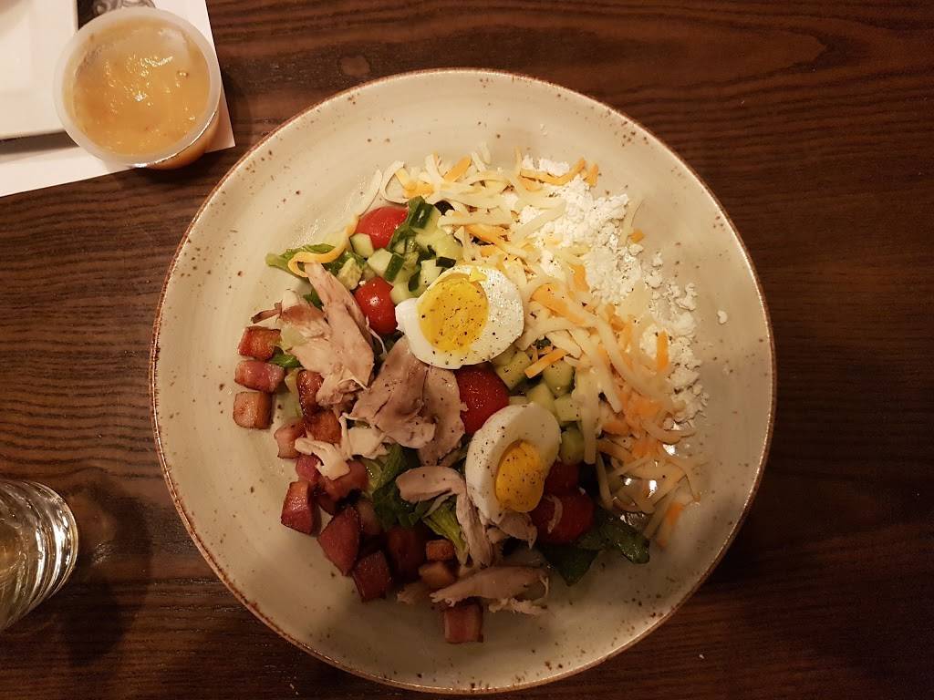 Fionn MacCools | restaurant | 17315 Leslie St, Newmarket, ON L3Y 0A4, Canada | 9058987899 OR +1 905-898-7899