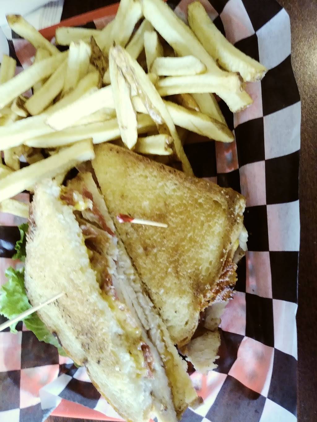 Hat Trix | restaurant | 4923 Southwestern Blvd, Hamburg, NY 14075, USA | 7166490909 OR +1 716-649-0909