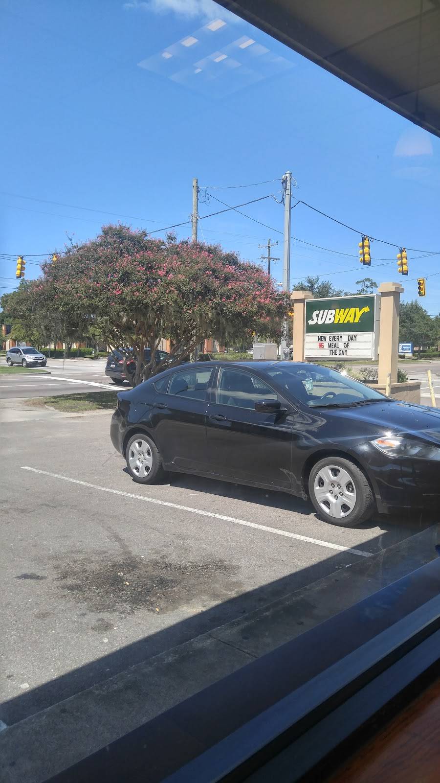 Subway | restaurant | 337 N Main St, Summerville, SC 29483, USA | 8438750900 OR +1 843-875-0900