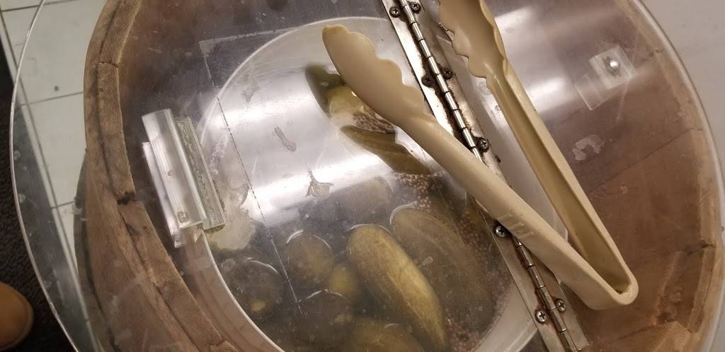 Giulianos Deli | restaurant | 2202 Mt Carmel Ave, Glenside, PA 19038, USA | 2155721447 OR +1 215-572-1447