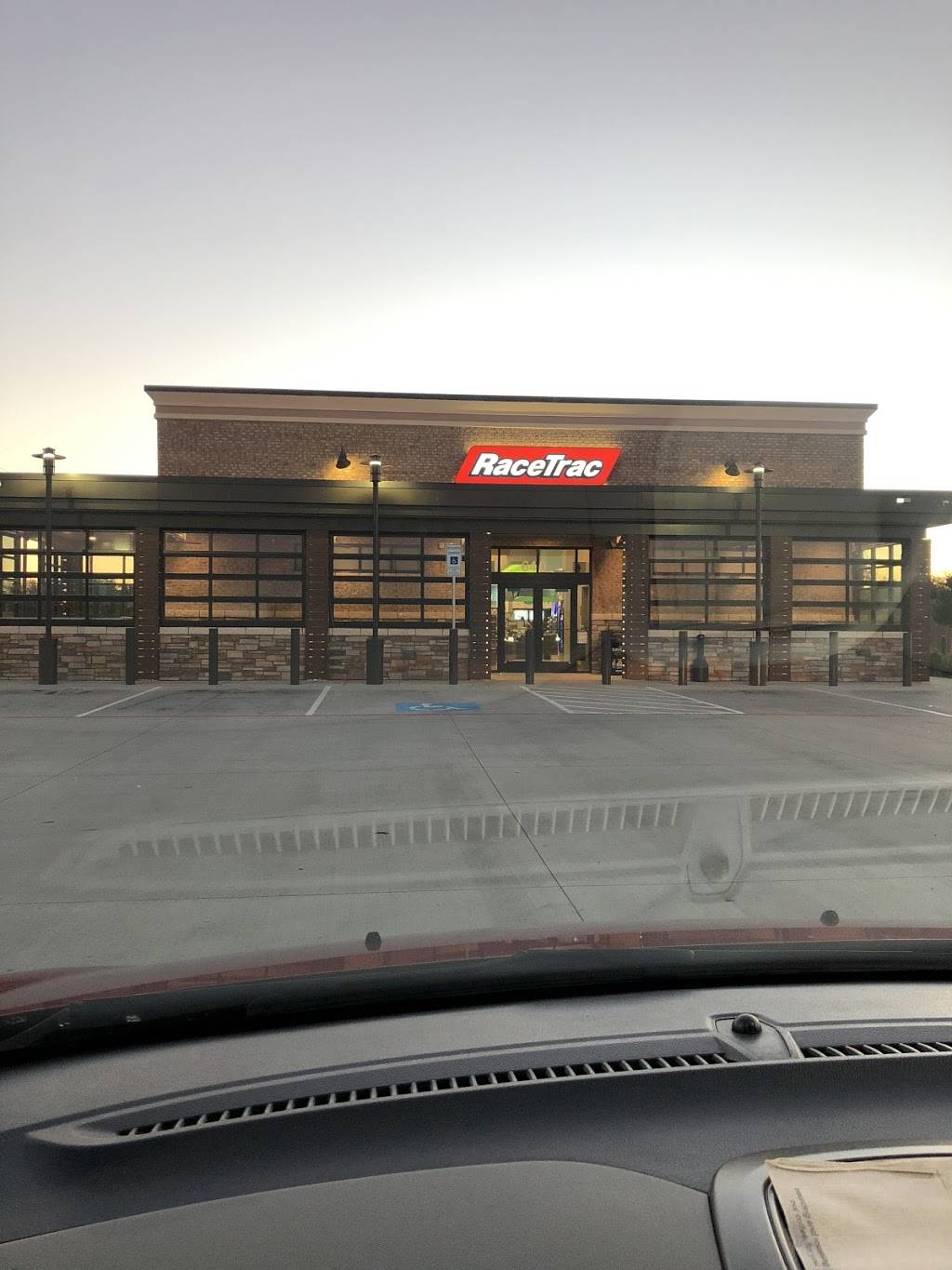RaceTrac | cafe | 640 W Round Grove Rd, Lewisville, TX 75067, USA | 2144888411 OR +1 214-488-8411
