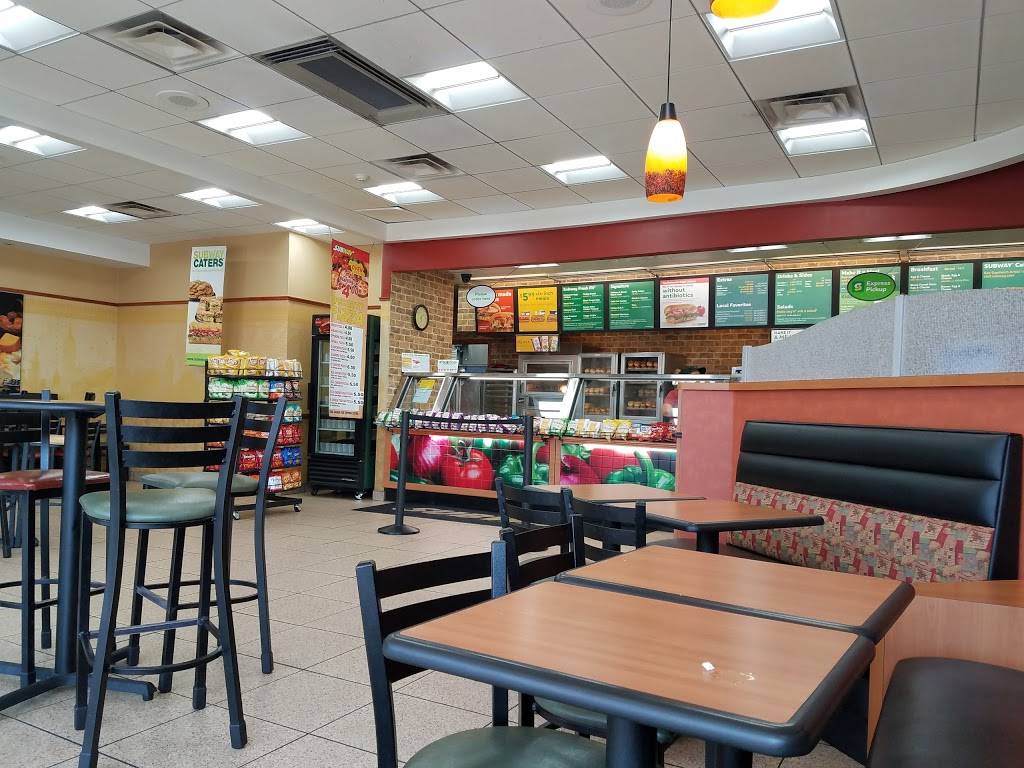 Subway Restaurants | restaurant | 9201 W Golf Rd, Des Plaines, IL 60016, USA | 8475445064 OR +1 847-544-5064