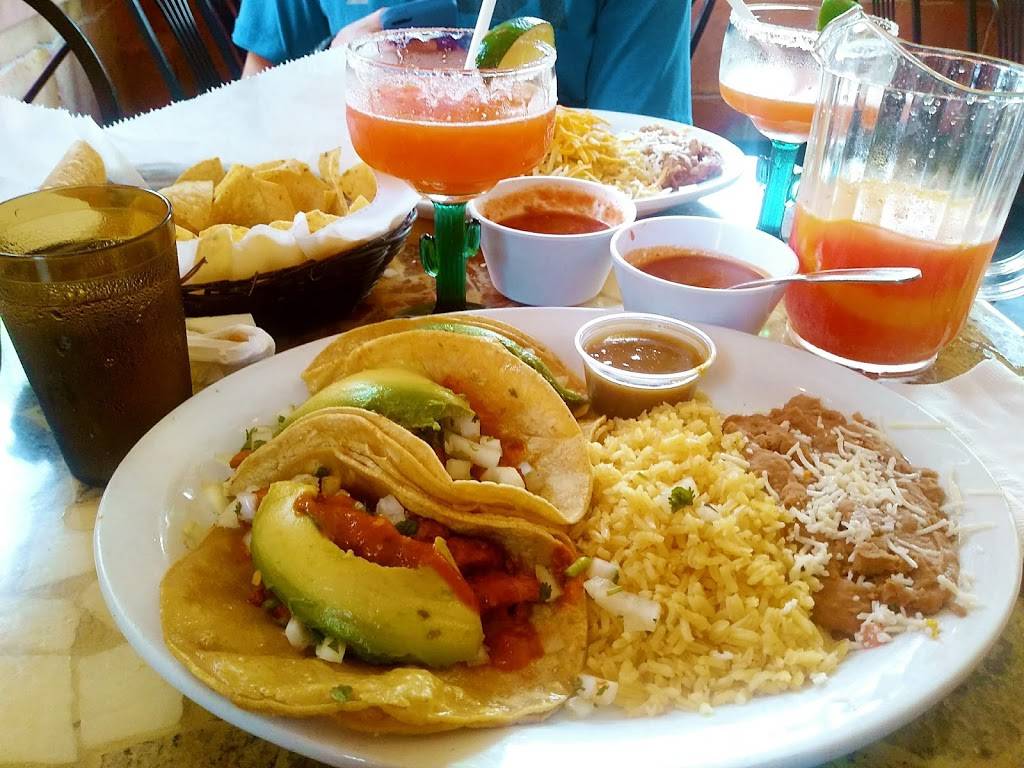 Botanas Restaurant | restaurant | 816 S 5th St, Milwaukee, WI 53204, USA | 4146723755 OR +1 414-672-3755