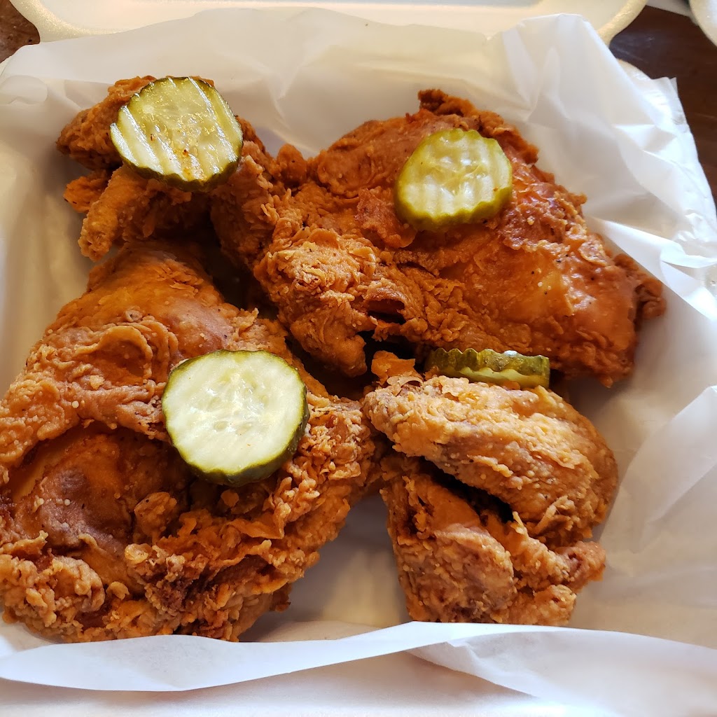 Hot Cluckers | restaurant | 1450 E Sunshine St, Springfield, MO 65804, USA | 4178825825 OR +1 417-882-5825