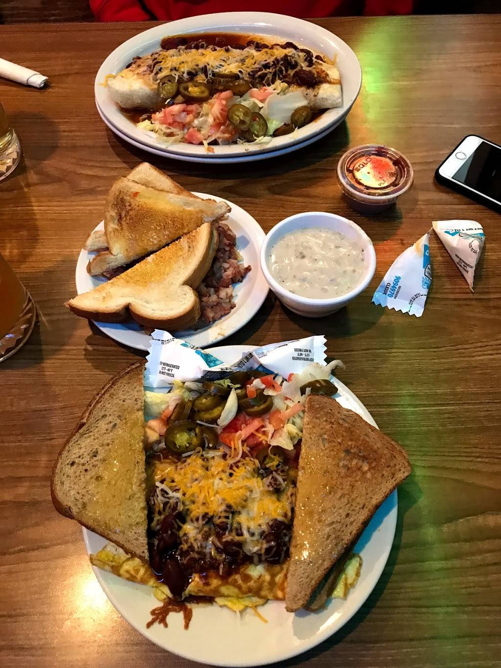 Auburns Town Tavern | restaurant | 1343 Main St, Auburn, IN 46706, USA | 2609250555 OR +1 260-925-0555