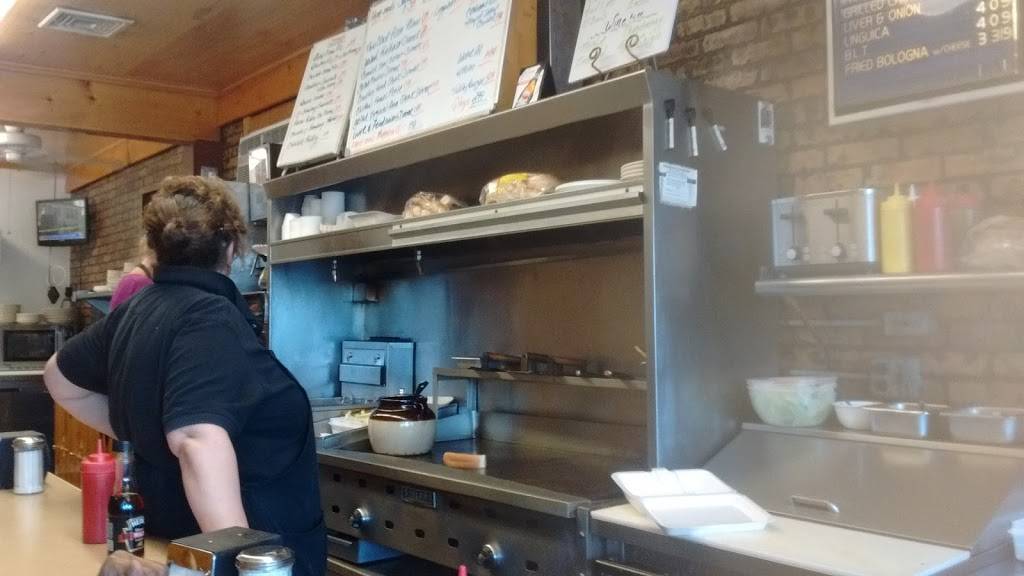 Dog House Restaurant | restaurant | 335 Coggeshall St, New Bedford, MA 02746, USA | 5089969305 OR +1 508-996-9305