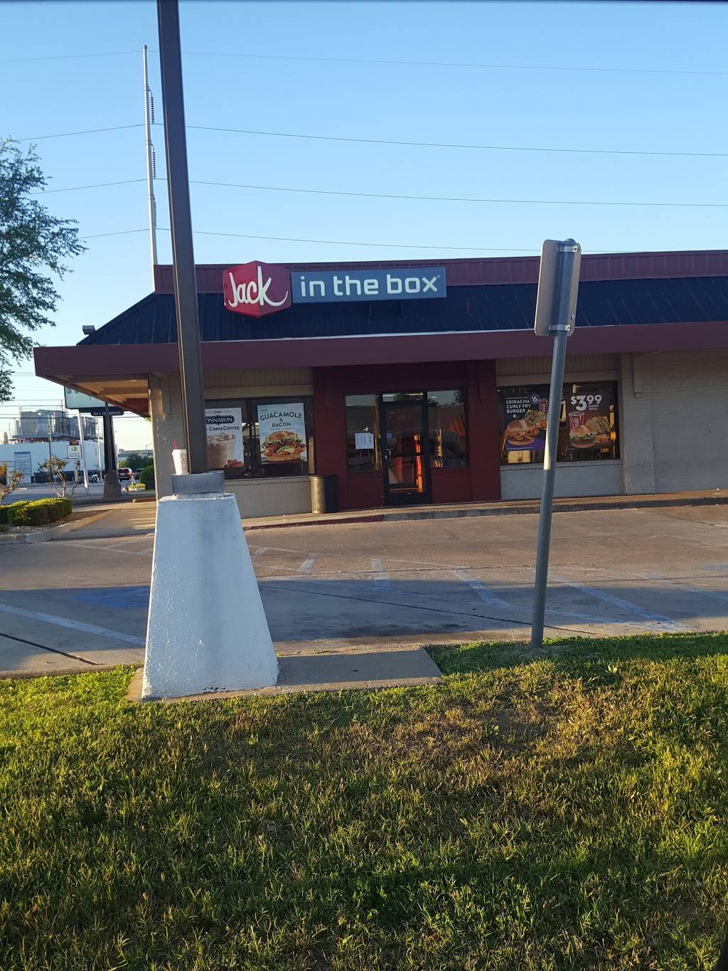 Jack in the Box | restaurant | 515 S Henderson St, Fort Worth, TX 76104, USA | 8173367952 OR +1 817-336-7952