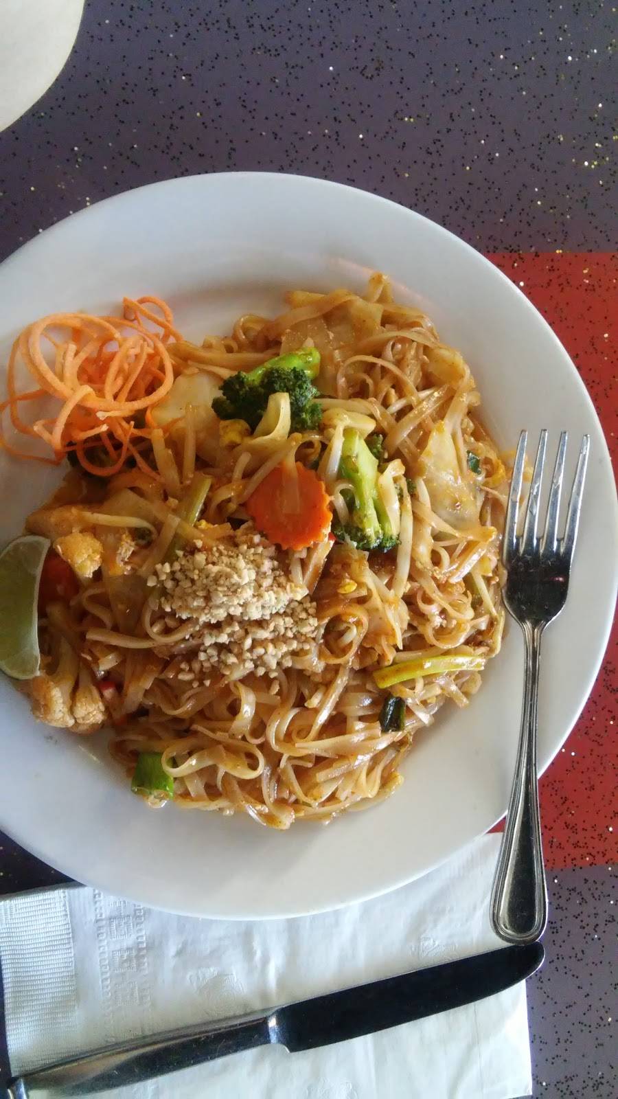 Busaba Thai | cafe | 6448 Trading Square, Haymarket, VA 20169, USA | 7037530999 OR +1 703-753-0999