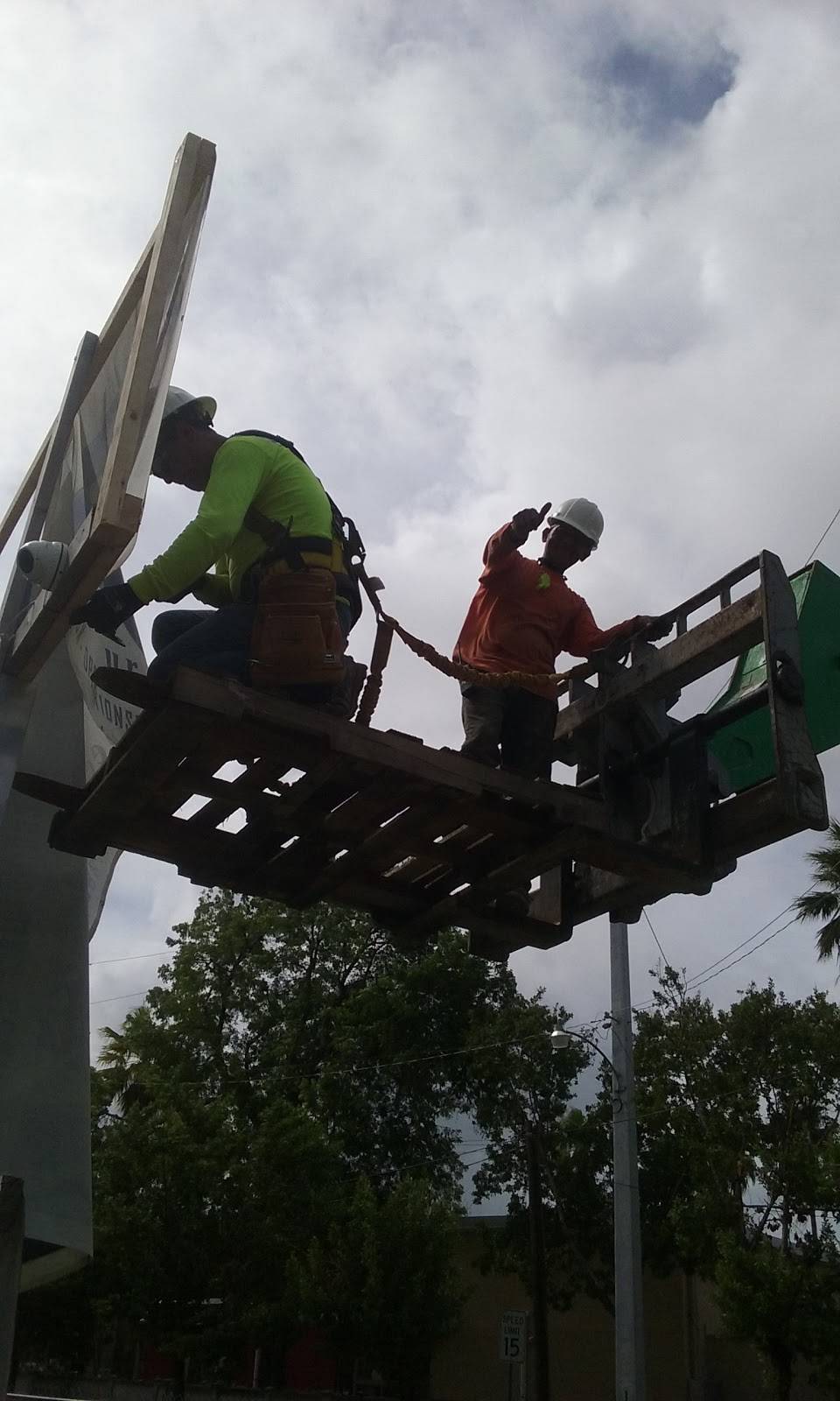 KFC | restaurant | 13801 North East, Biscayne Blvd, North Miami Beach, FL 33181, USA | 3059483810 OR +1 305-948-3810