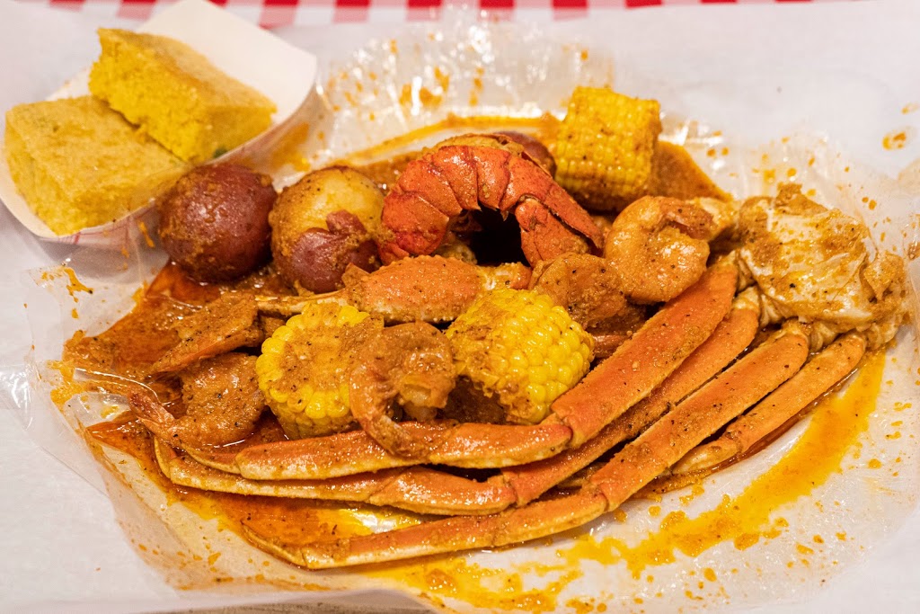 Lowcountry Lakeview | restaurant | 3343 N Clark St, Chicago, IL 60657, USA | 3128666161 OR +1 312-866-6161