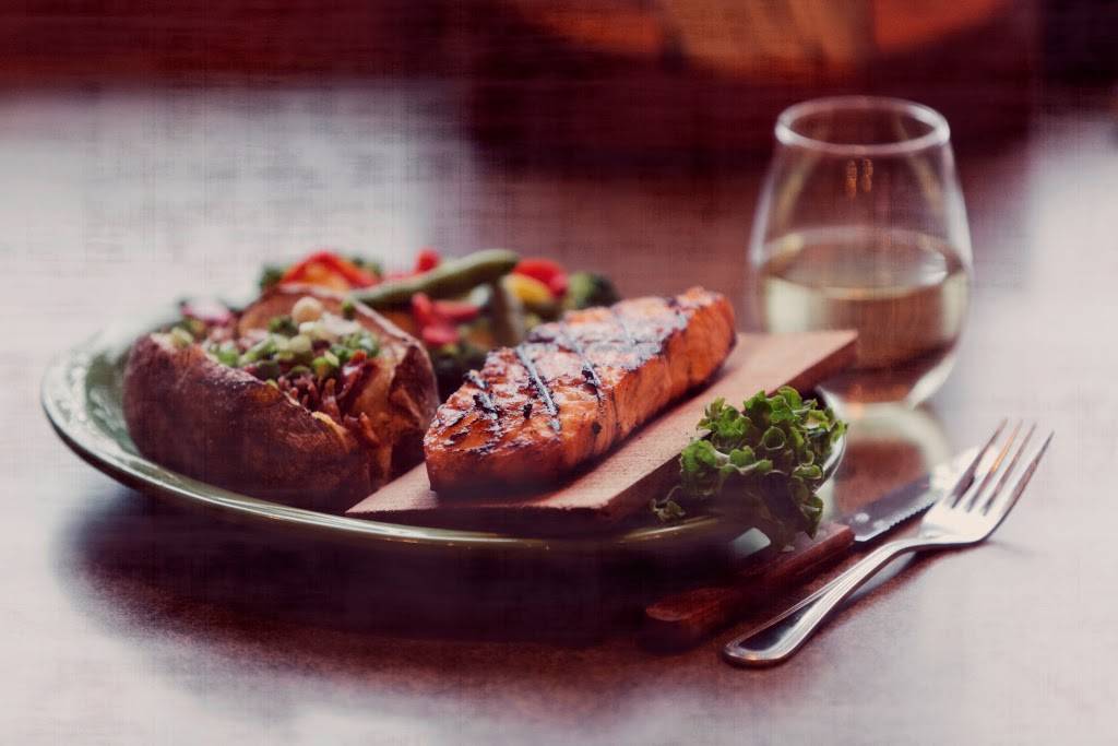 Mackinaws Grill & Spirits | restaurant | 2925 Voyager Dr, Green Bay, WI 54311, USA | 9204068000 OR +1 920-406-8000