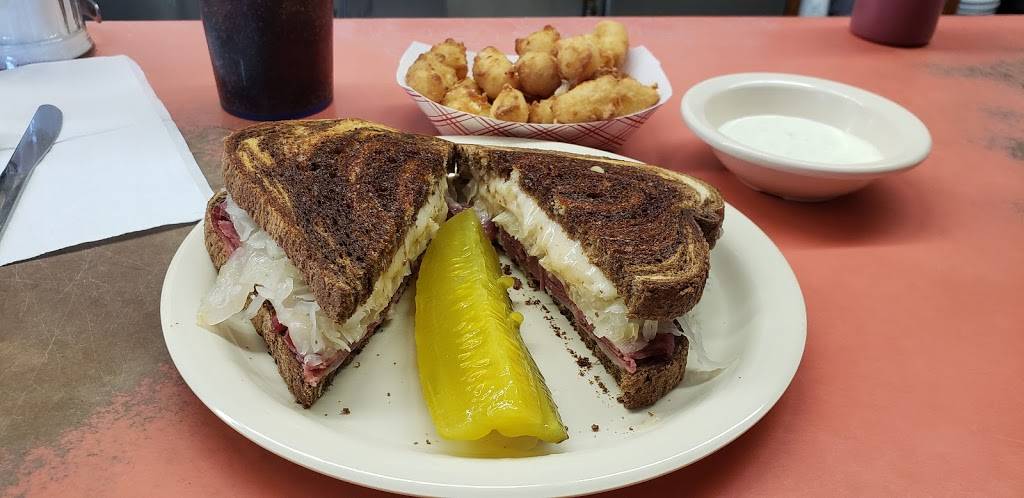 Jerrys Main Lunch | restaurant | 501 S Main St, Burlington, IA 52601, USA | 3197523750 OR +1 319-752-3750