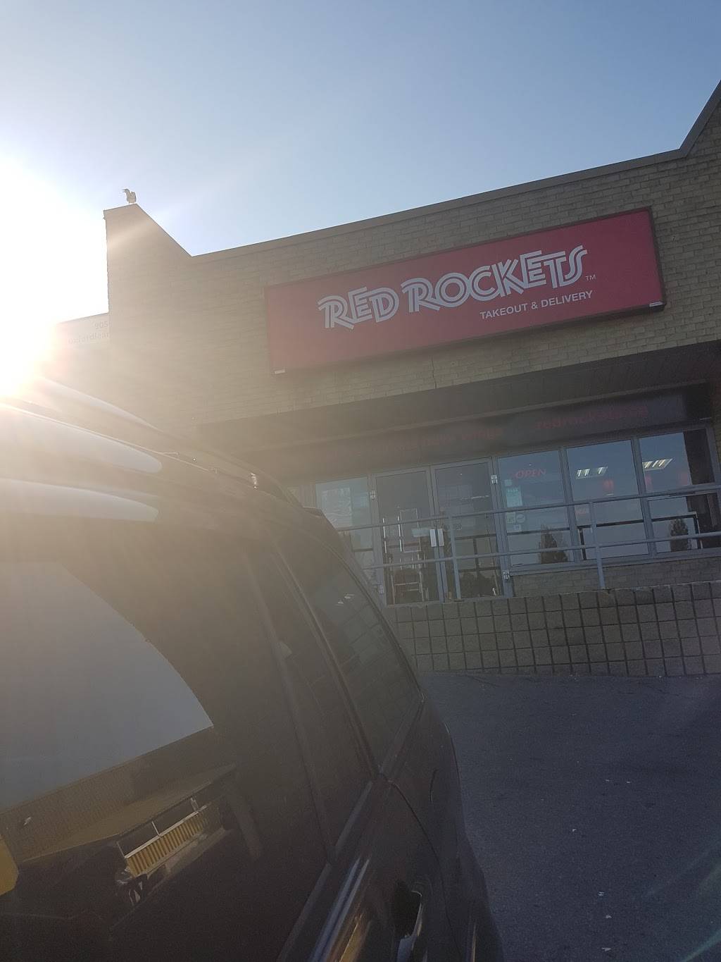 Red Rockets | restaurant | 930 Upper Paradise Rd, Hamilton, ON L9B 2N1, Canada | 9053872442 OR +1 905-387-2442