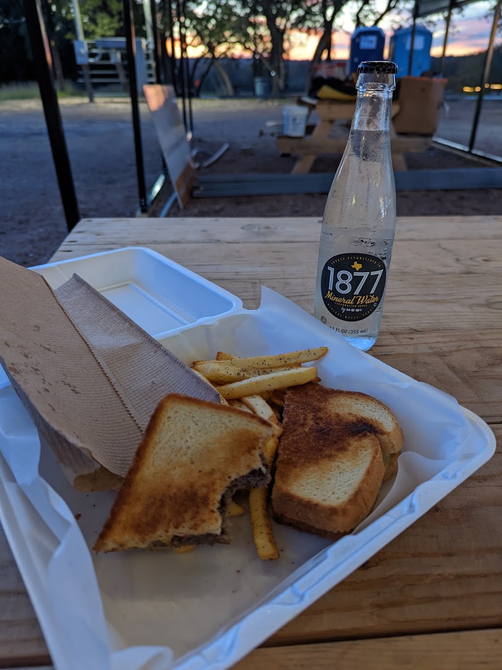 District Five | restaurant | 10701 Menchaca Rd, Austin, TX 78748, USA | 5123824106 OR +1 512-382-4106