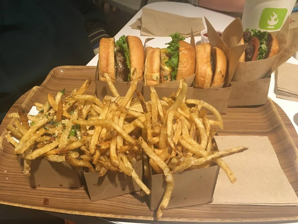 Larkburger Centennial | restaurant | 7530 S University Blvd #100, Centennial, CO 80122, USA | 7202570745 OR +1 720-257-0745