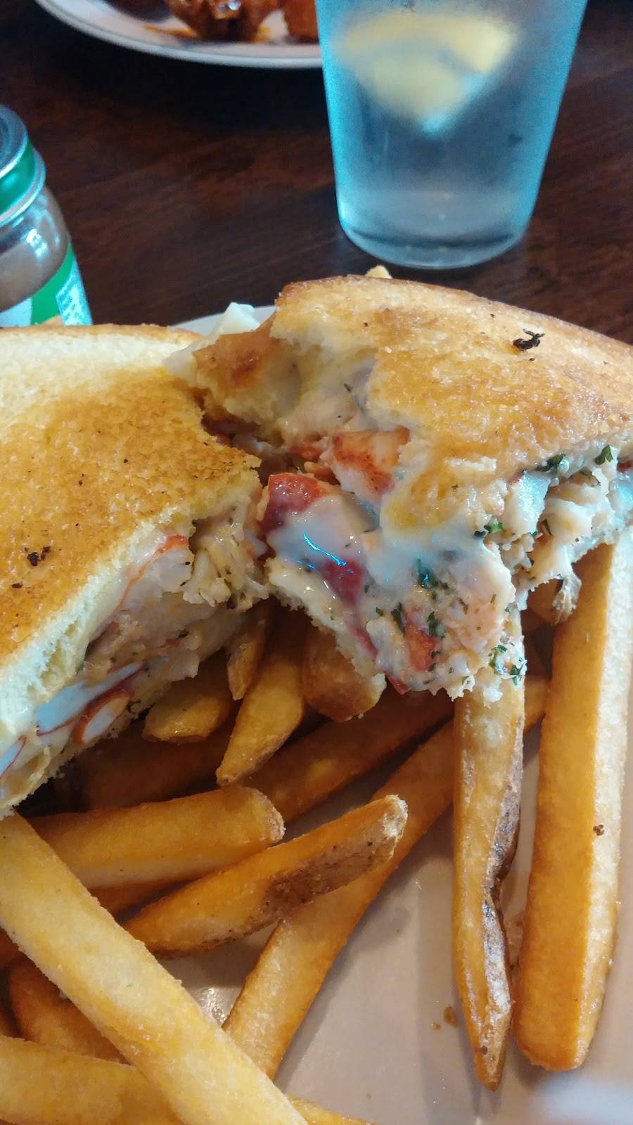 Hot Rod Cafe | restaurant | 114 Bank St, New London, CT 06320, USA | 8604472320 OR +1 860-447-2320