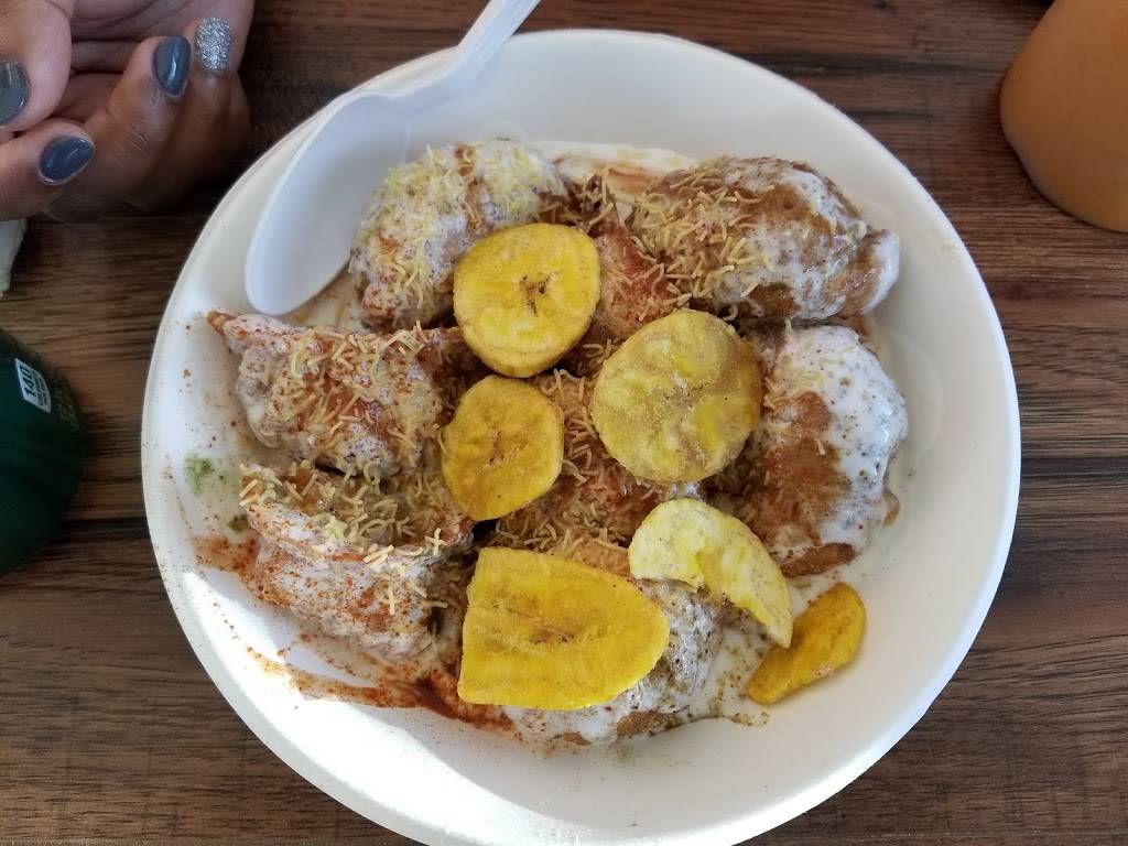 Momo Crave | restaurant | 38-07 69th St, Woodside, NY 11377, USA | 7182551714 OR +1 718-255-1714