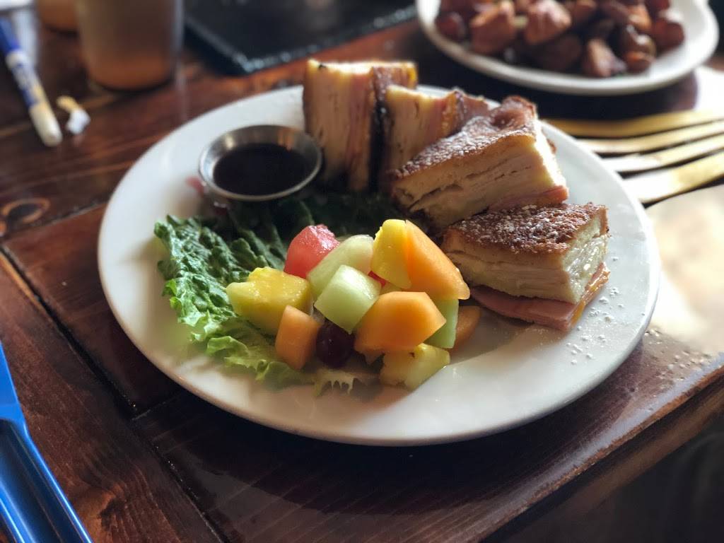 Backwater | restaurant | 1904 Municipal Ln, Melbourne, FL 32901, USA | 3218373925 OR +1 321-837-3925