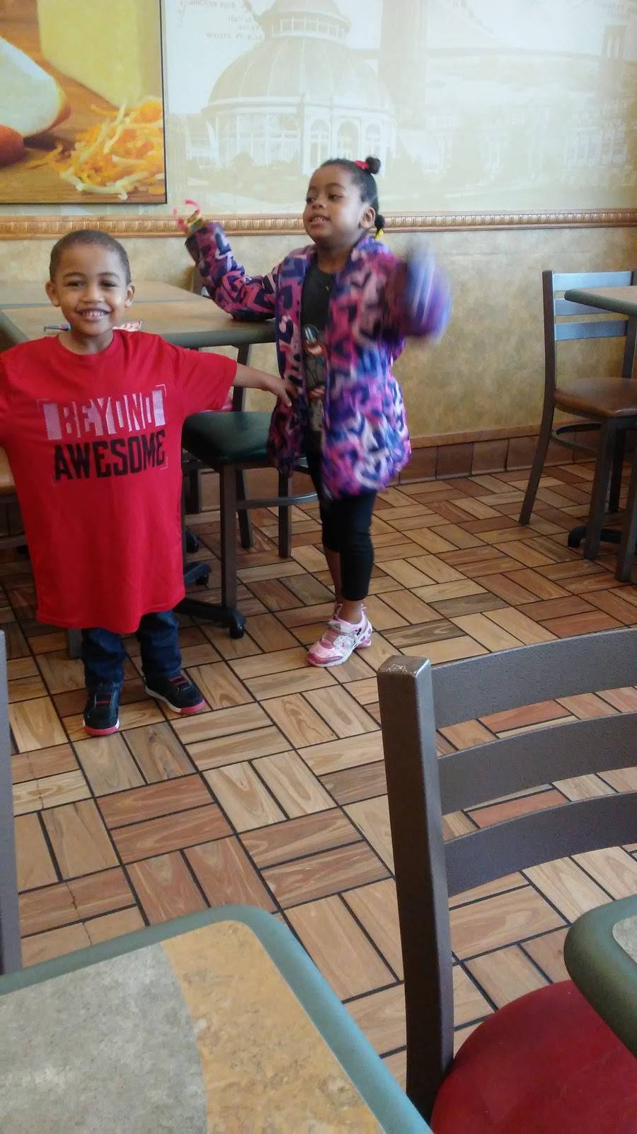 Subway | restaurant | 145 E Pershing Rd, Decatur, IL 62526, USA | 2178750885 OR +1 217-875-0885