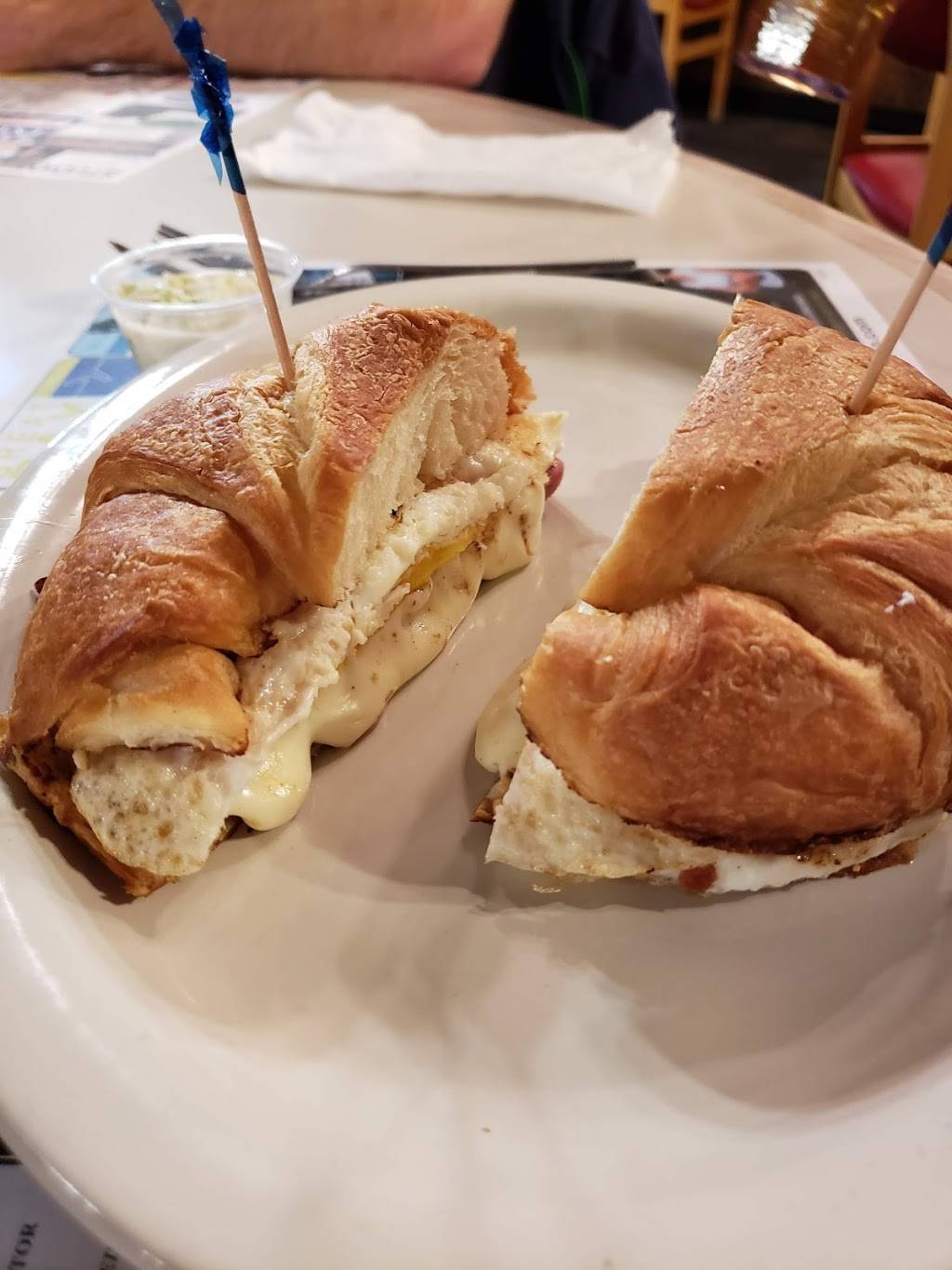 Royal Family Restaurant | restaurant | 1543 E Main St, Waynesboro, PA 17268, USA | 7176557516 OR +1 717-655-7516