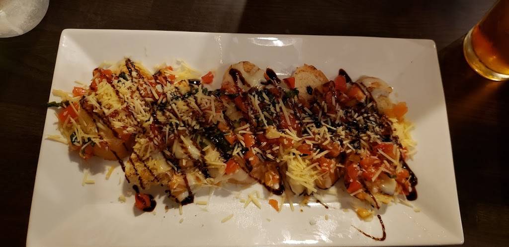 Oaks Tavern and Kitchen | restaurant | 9225 Carlton Hills Blvd, Santee, CA 92071, USA | 6194567910 OR +1 619-456-7910