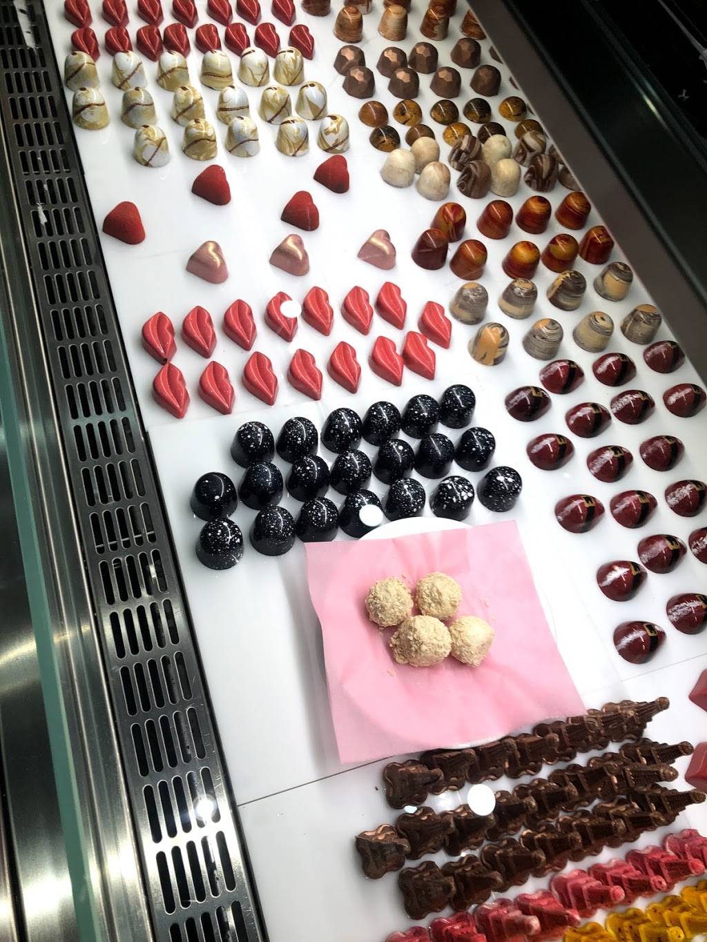 Le Macaron French Pastries | restaurant | Yonkers, NY 10710, USA | 9144234305 OR +1 914-423-4305