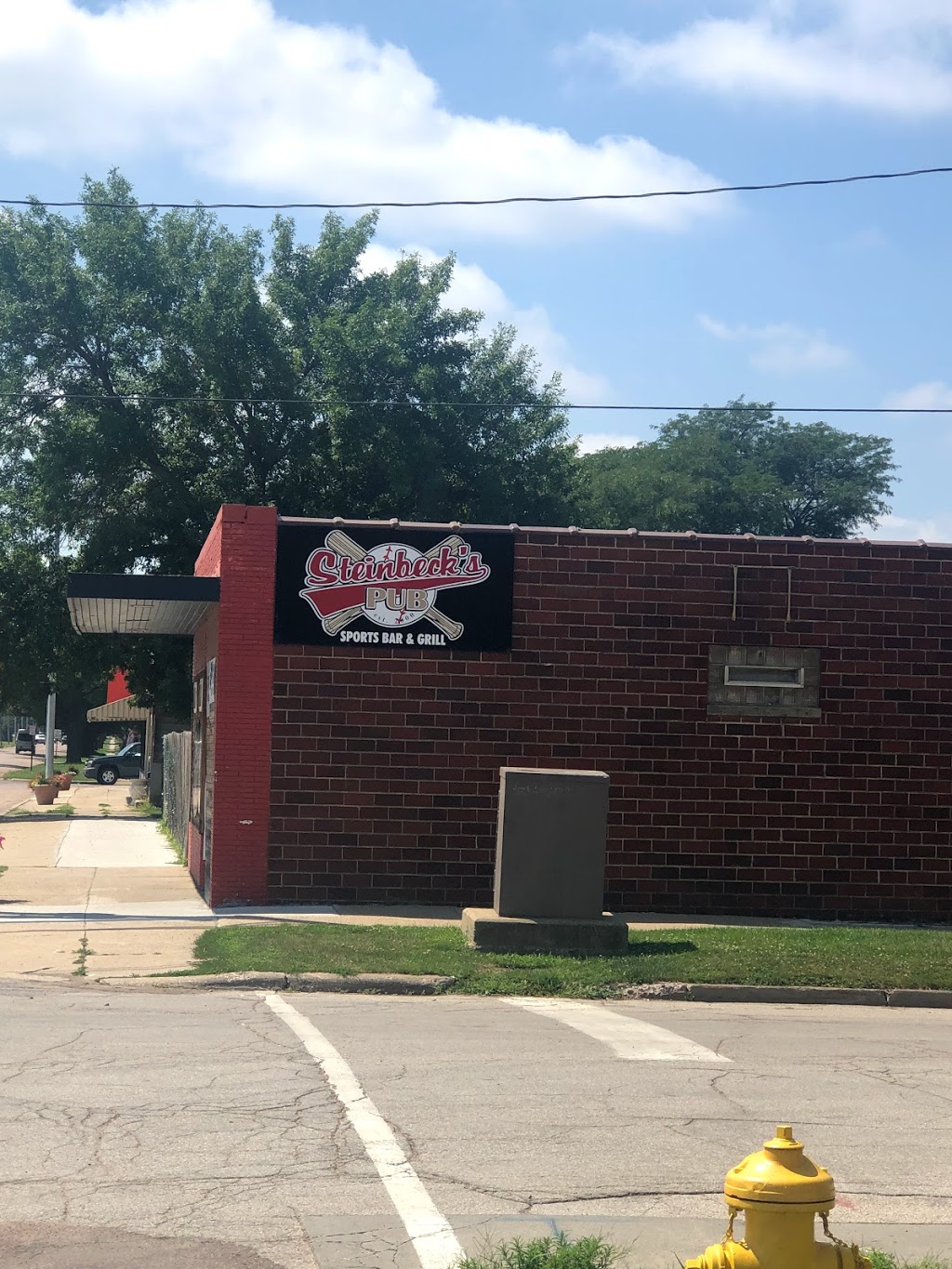 Steinbecks Pub | night club | 3929 Floyd Blvd, Sioux City, IA 51108, USA | 7122399444 OR +1 712-239-9444