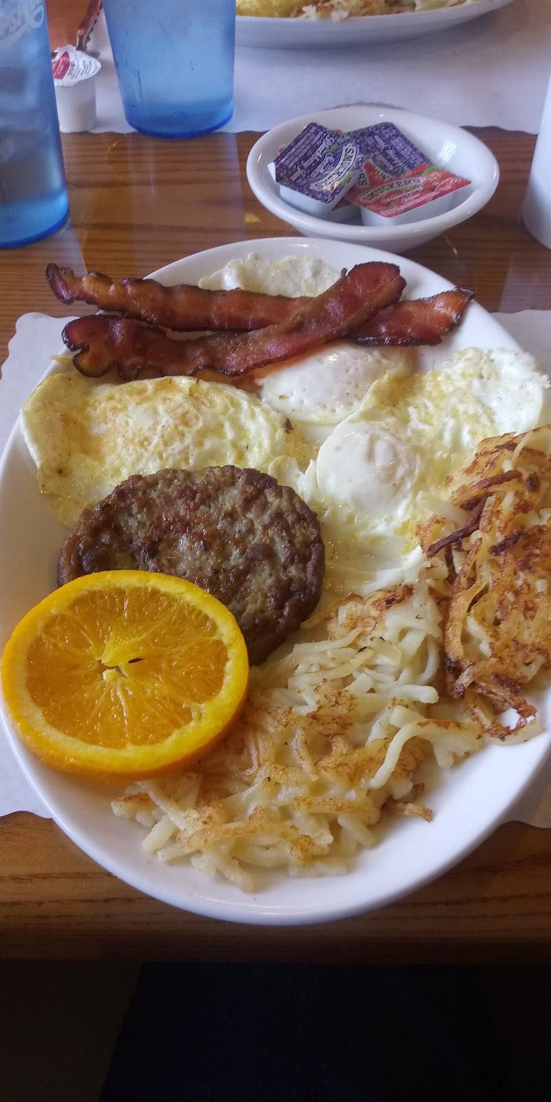 Travelers Cafe and Pub | restaurant | 5225 Portage Rd, Portage, MI 49002, USA | 2697751775 OR +1 269-775-1775