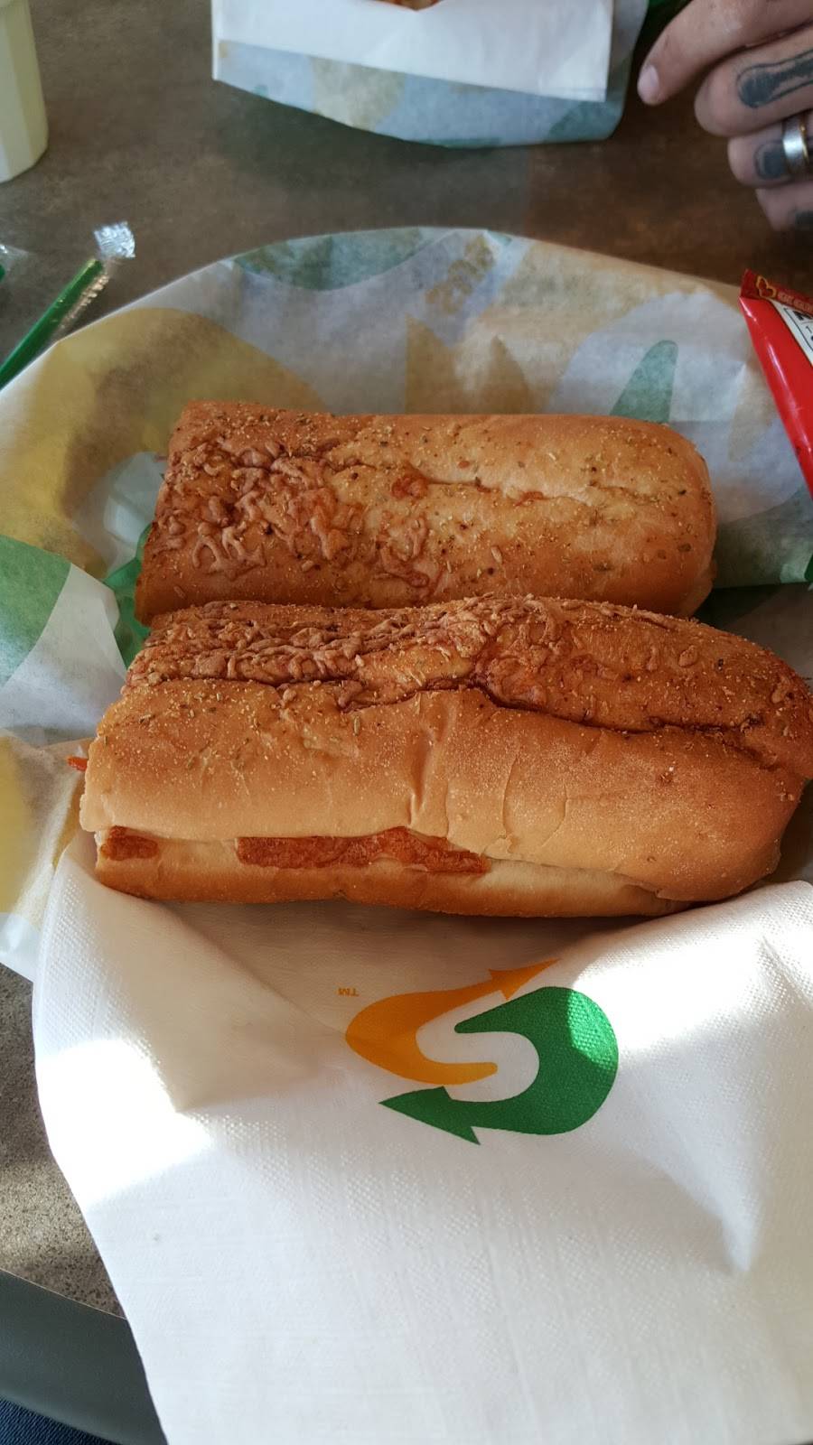 Subway | restaurant | 1700 S Memorial Dr, New Castle, IN 47362, USA | 7655291626 OR +1 765-529-1626