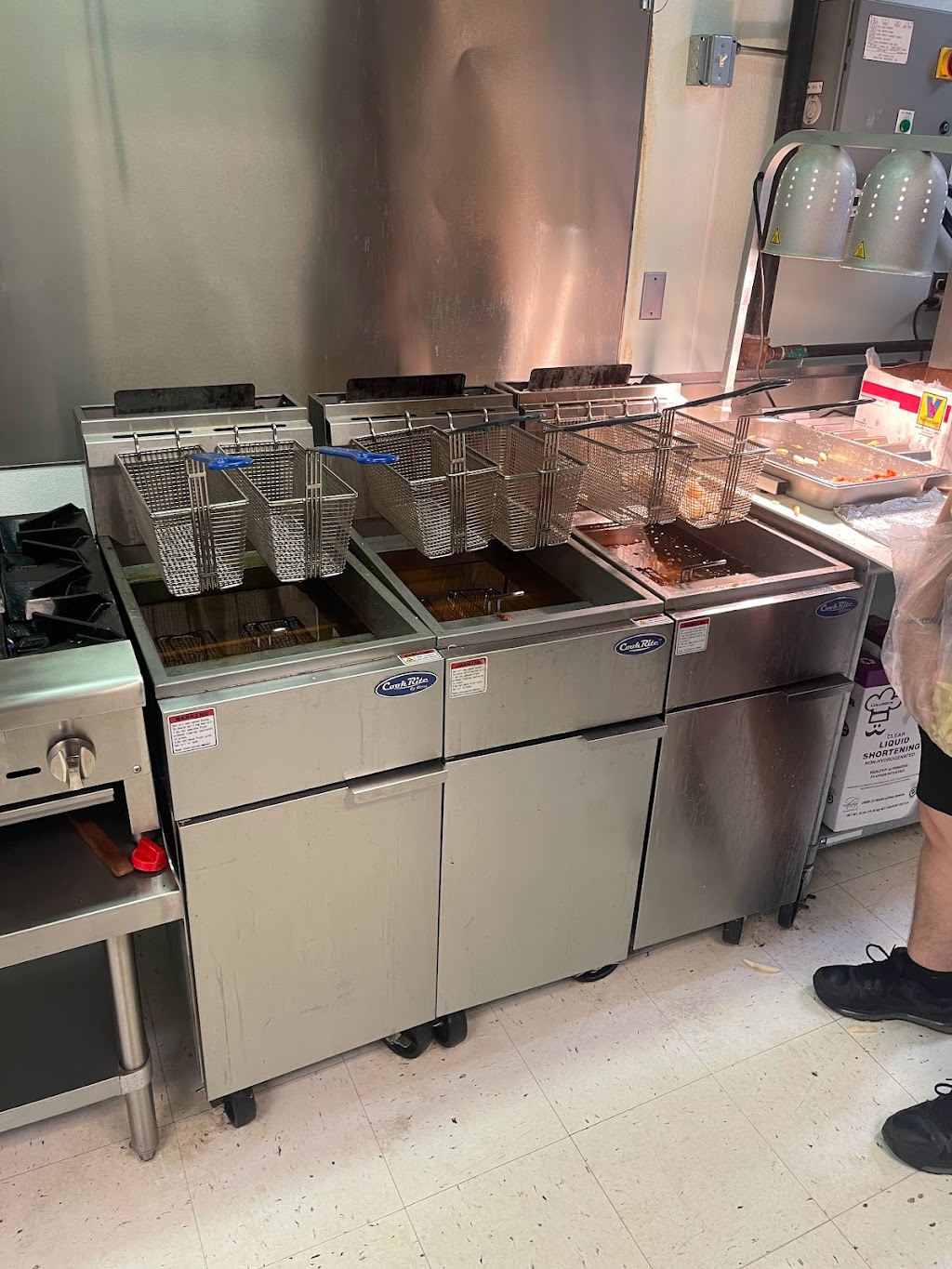 CHI-TOWN DAWGS | restaurant | 2695 E Division St, Diamond, IL 60416, USA | 8155185004 OR +1 815-518-5004